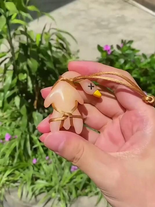 挂钥匙就选它！变色烤鸭挂件，一转手就变色超吸睛