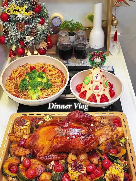 今日菜单 -圣诞烤鸡 -西兰花圣诞意面 -……