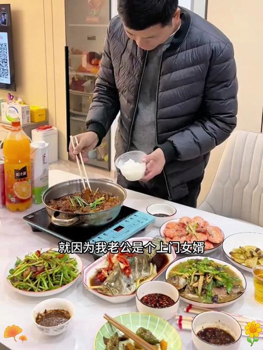 今天一大早我就背着老公偷偷的去蛋糕店给婆婆订了一个生日蛋……