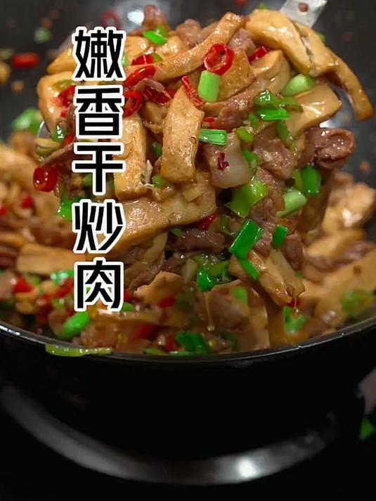 像我这样炒出来的酸辣鸡杂，鲜嫩脆爽、香辣过瘾，没有一点腥味