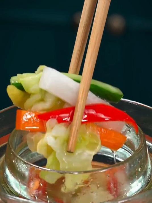 这是最近比较火的泡菜做法