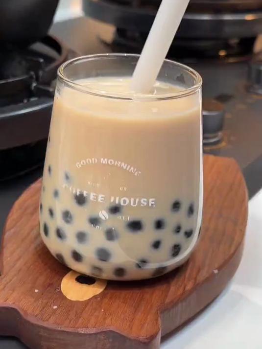 今天做了最近很火的橙香珍珠奶茶，小朋友说比外面的还好喝
