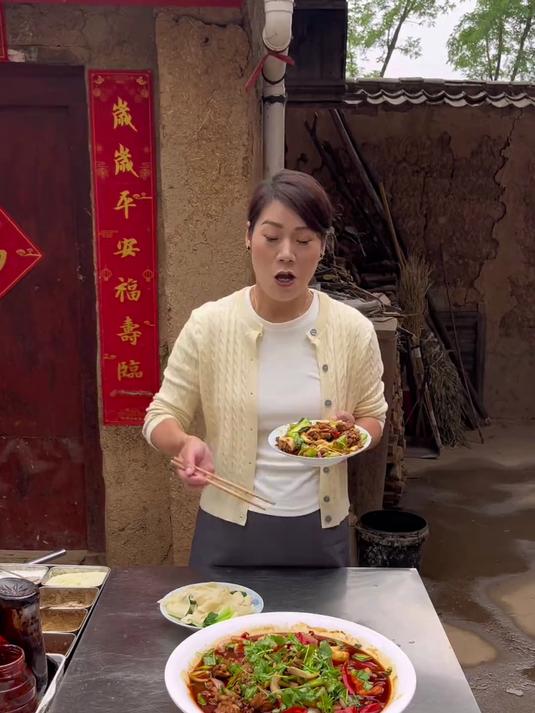 炒鸡兄弟们吃过 烩面兄弟们也吃过 雨旸姐的兄弟们一定没吃过
