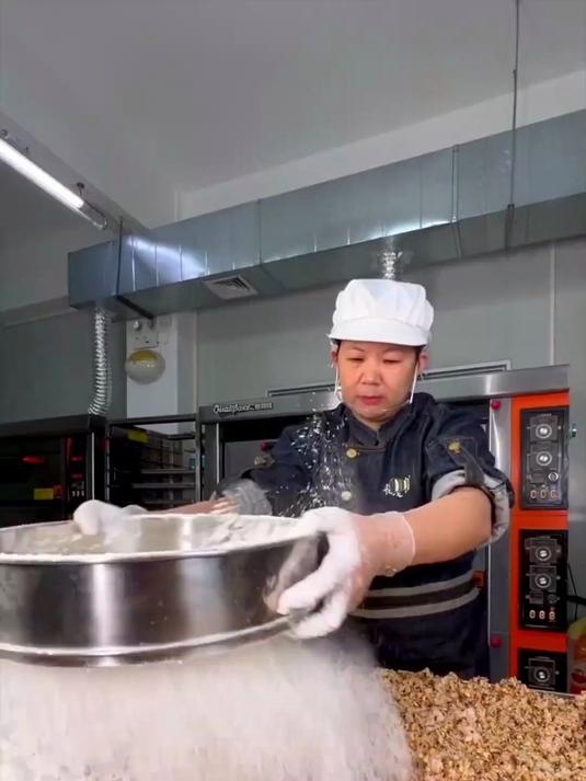 广式传统小吃鸡仔饼,咸甜可口越嚼越香!真心推荐大家尝尝!