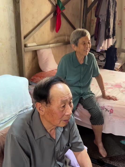 杨枝甘露和杨梅荔枝汤,一口下去老解暑了,还是爷爷做的实惠