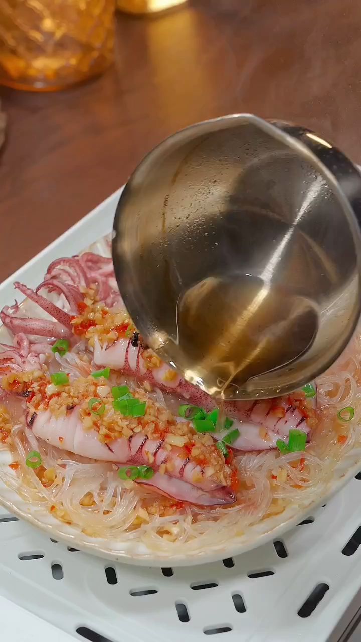 家常菜蒜蓉粉丝鱿鱼