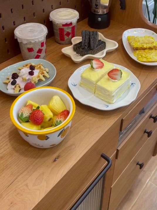 闺蜜来我家,我直接三明治机给她整了一桌甜点