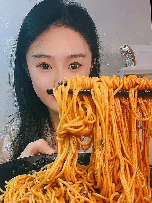 地道开洋葱油拌面