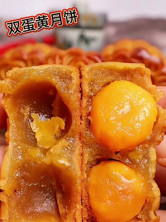 这油汪汪的双蛋黄月饼,真的太香了~