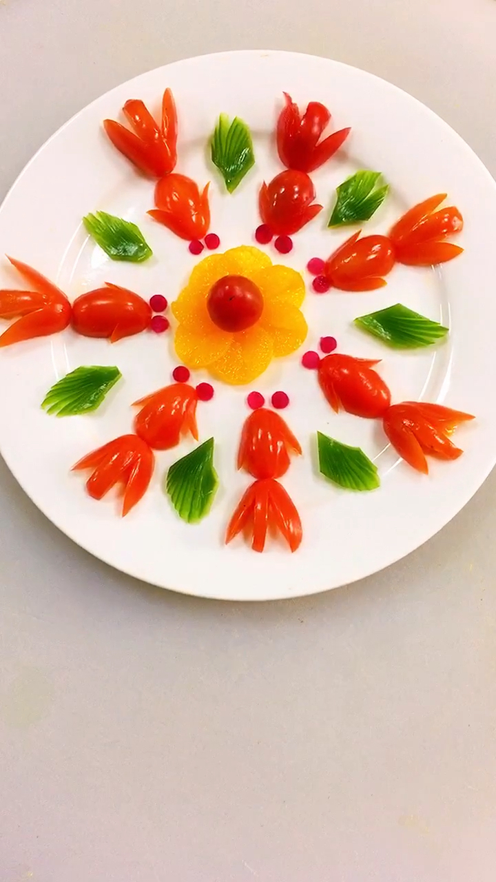 小番茄做的金鱼拼盘