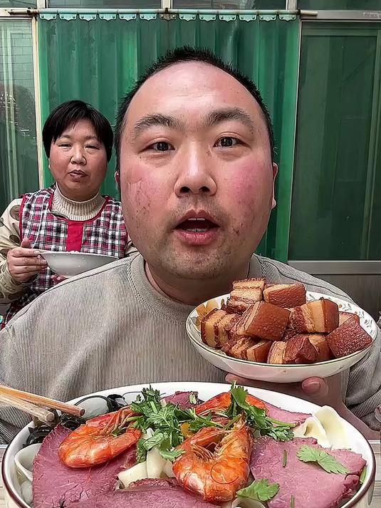 美味红烧肉+大碗牛肉面，一起享用吧！