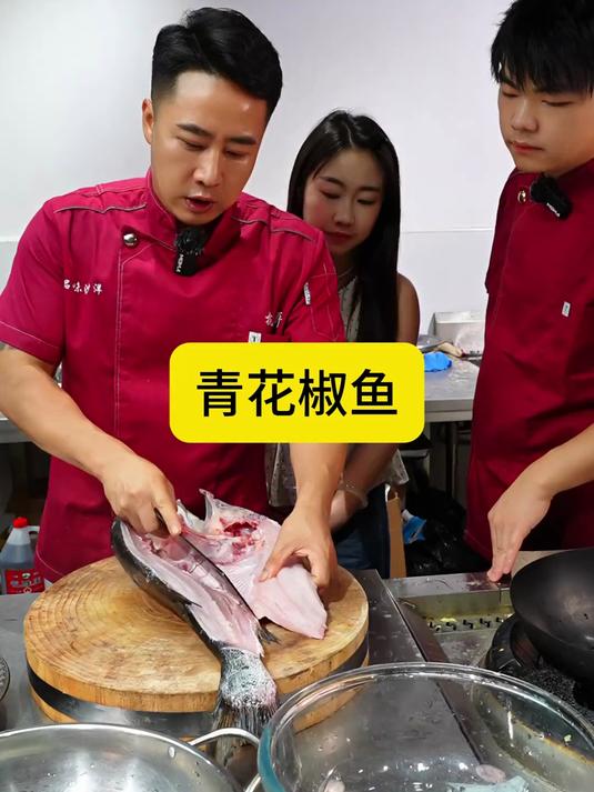 喜欢吃青花椒鱼的可以按我这个方法在家做,味道美滴很