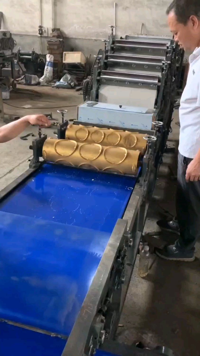 大型商用全自动一次成型饺子皮机馄饨皮机面饼机云吞皮机