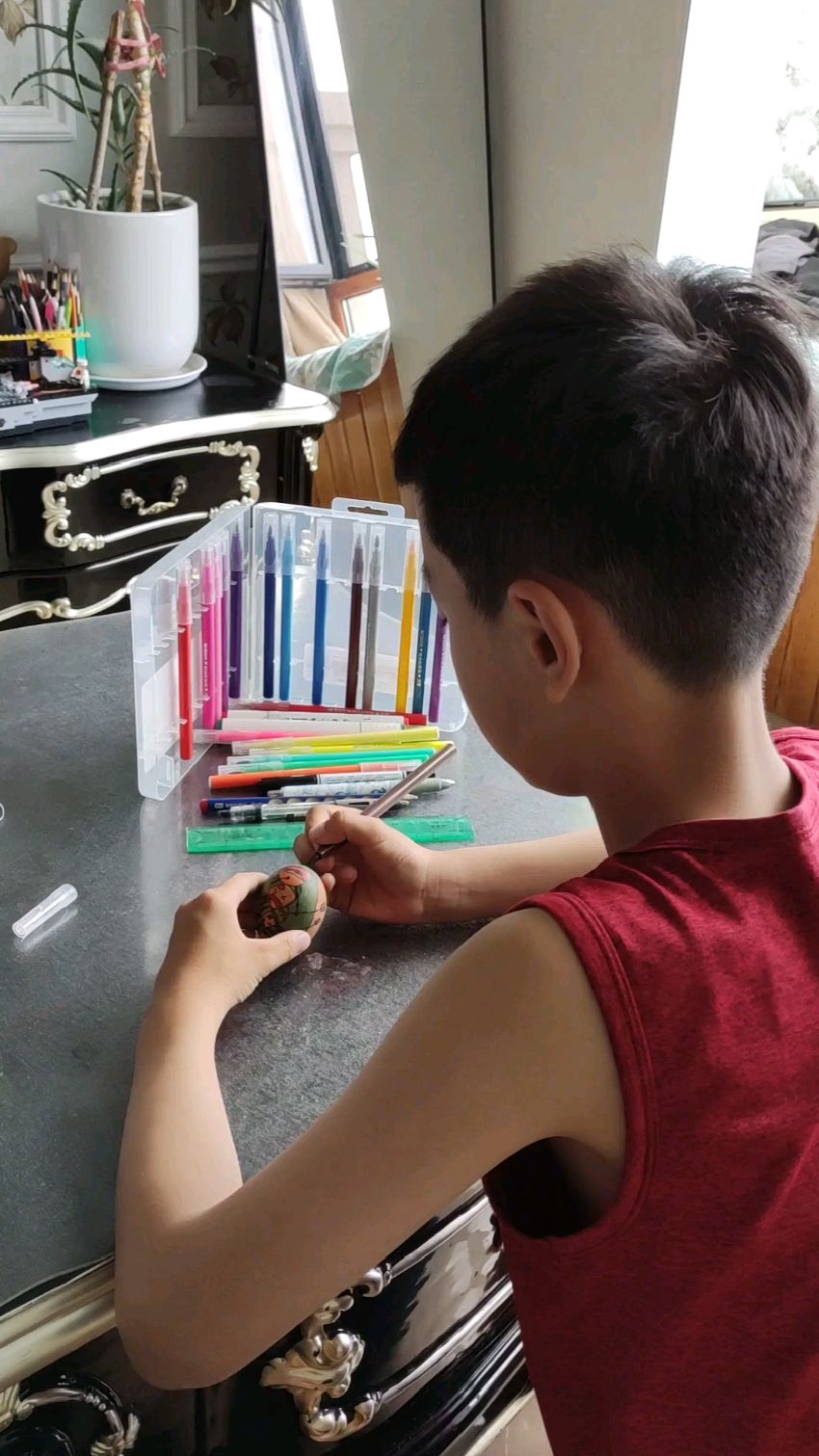 羽宝贝在鸡蛋上画粽子还和我一起顶蛋