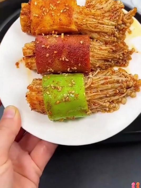 撒料翻烤间见真章!淄博料让平凡食材秒变撸串顶流～