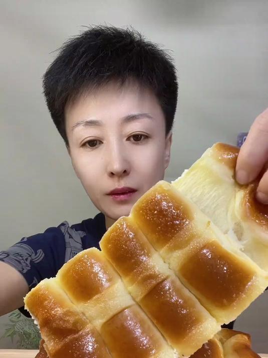 维多利亚面包撕层爆奶酱椰香裹软包