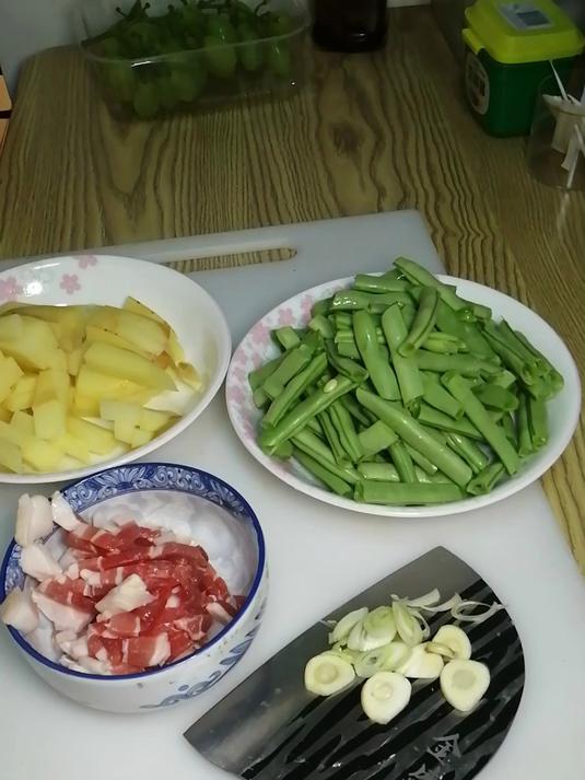 五花肉炒扁豆土豆