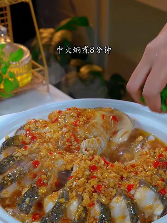 这才是草鱼好吃的做法，蒜香浓郁入味，不腥不柴