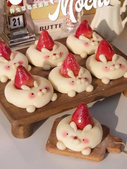 草莓雪媚娘胖兔纸造型巨可爱~