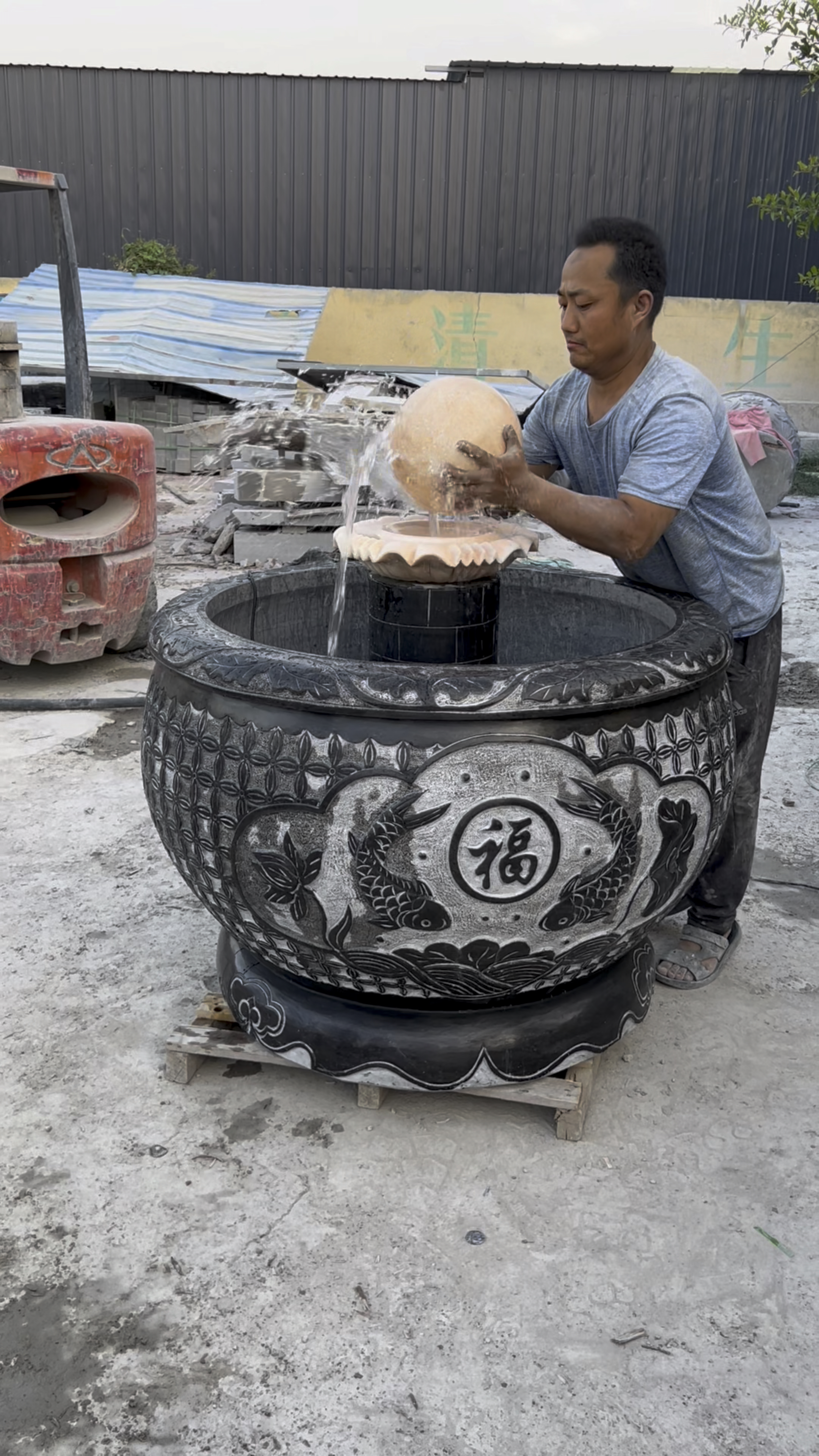 庭院设计这款青石鱼缸风水球流水造景庭院摆放石来运转