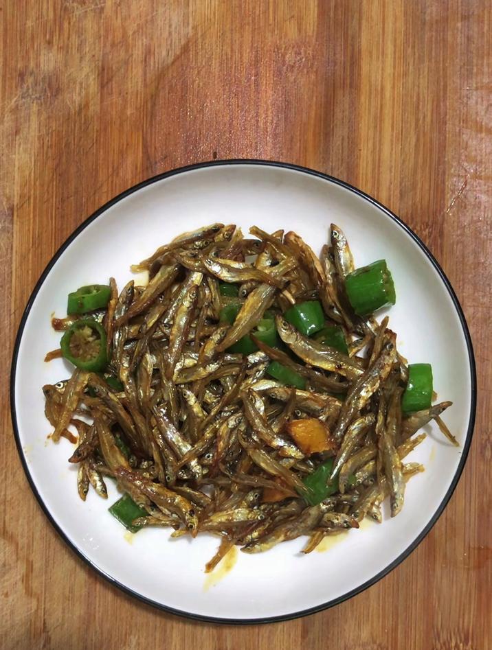 鱼干怎么做好吃又简单,分享一道鱼干炒辣椒