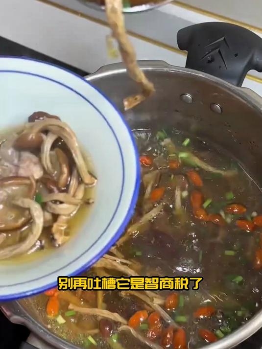 养生汤这样做:茶树菇排骨汤的黄金比例