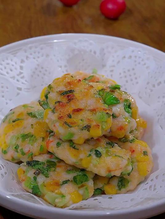 我每周都会给孩子做3次这个鲜虾玉米饼