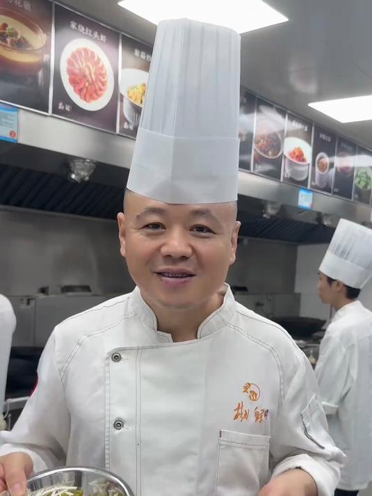 八爪鱼烧咸菜 鲜嫩回味的酸爽。很棒,学会了一定要试一试