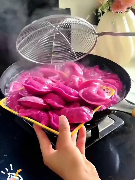 用火龙果包的饺子