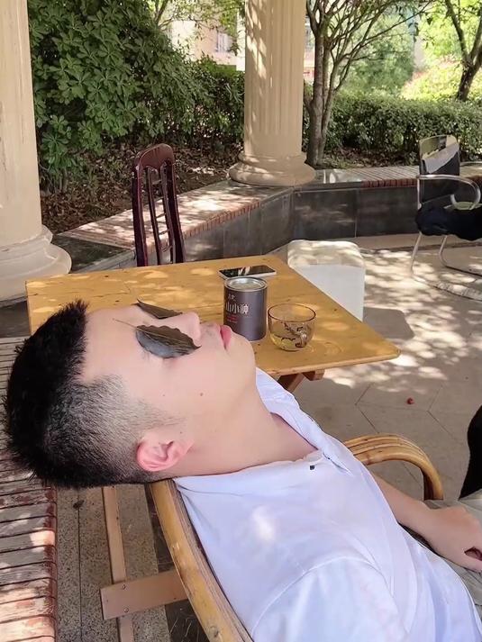 姑姑的超大杯奶茶 比茅台还大的奶茶你们想体验一下吗？