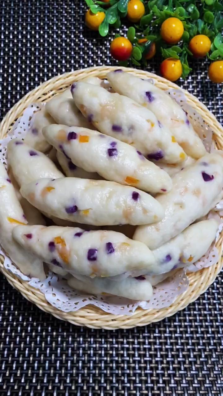 宝宝的美食,山药紫薯手指馒头。