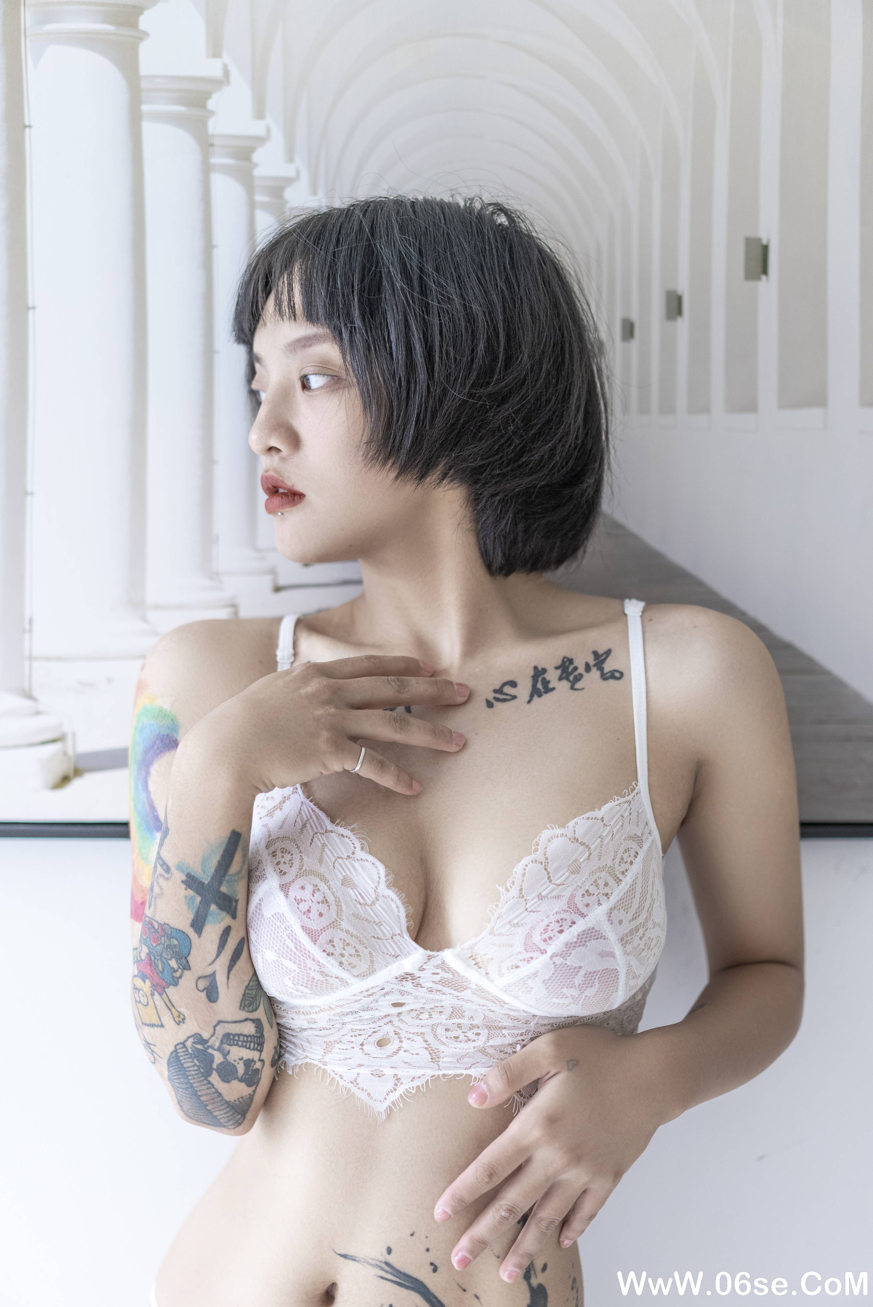 图片[18]-小何同学 – 015 [18P+1V121M]-六色网