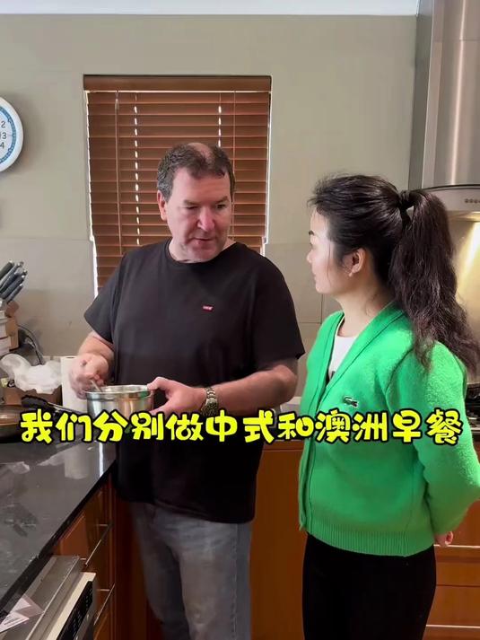 早上我们给女儿的同学做中式和澳洲早餐 还教他们说中文