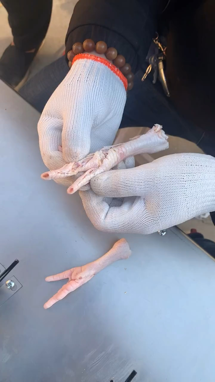 鸡爪鸭爪去骨机,保留脆骨成品高! #网红脱骨鸡爪 #脱骨鸡爪