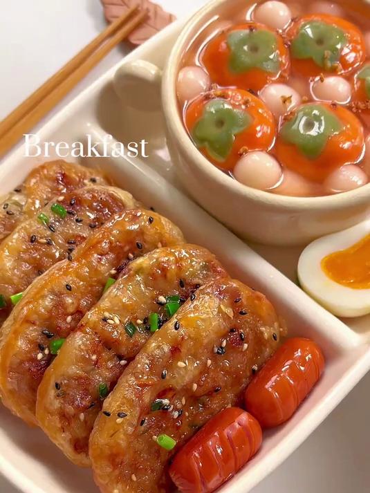 中式早餐拼盘_水晶蔬菜虾饺+柿柿如意汤圆