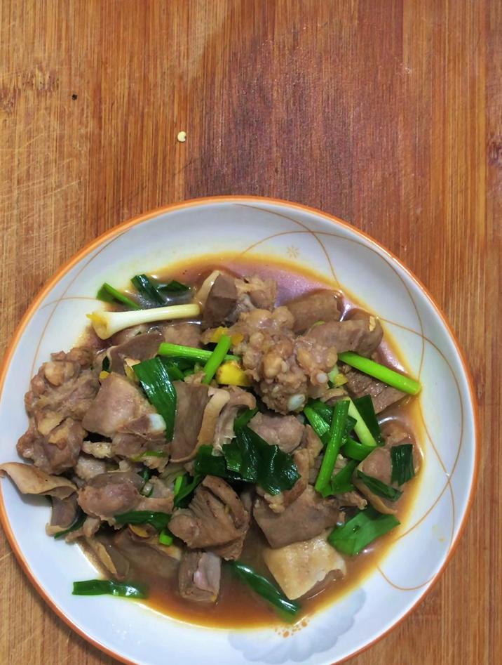 炒羊肉的最简单做法,分享一道羊肉炒大蒜叶
