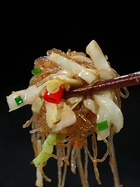 家常菜包菜炒粉丝做法，简单美味又下饭