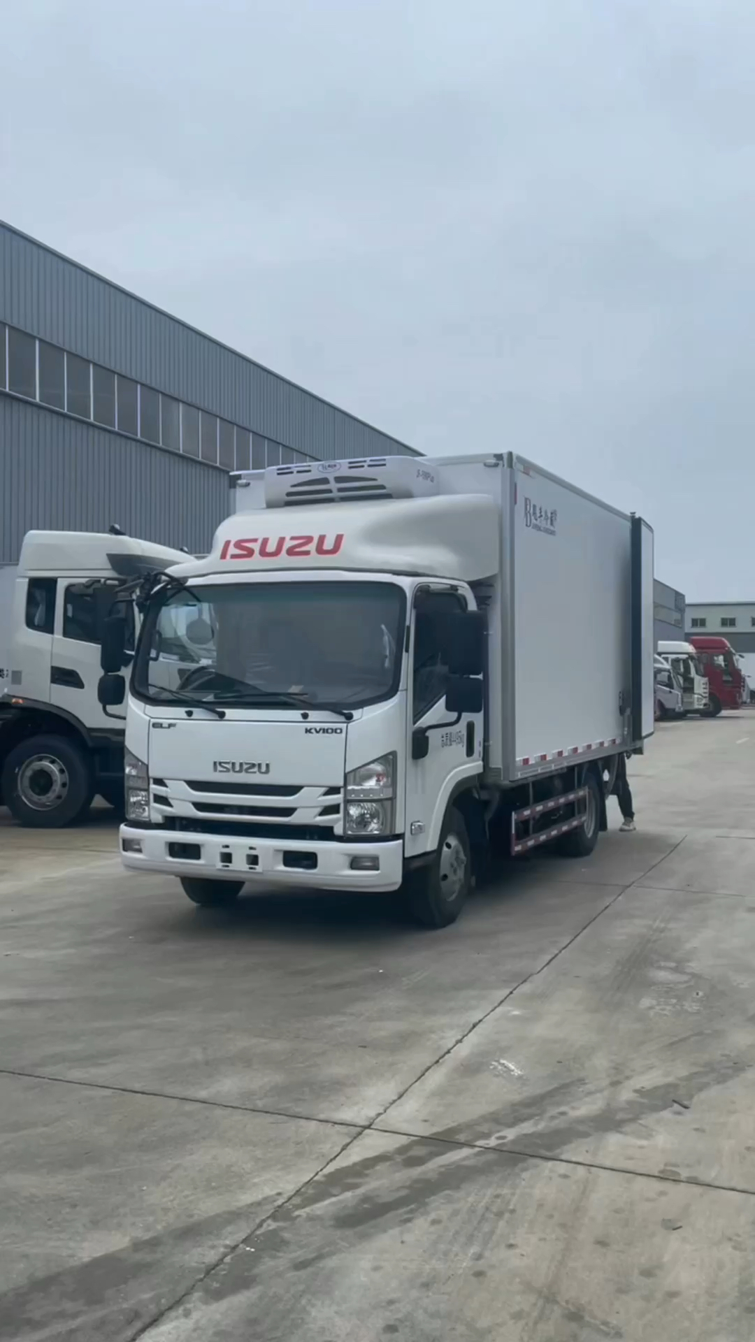 4.2米五十铃KV100蓝牌冷藏车,8个鱼厢一备一用的柴油增氧机,五十铃3.0升排量120