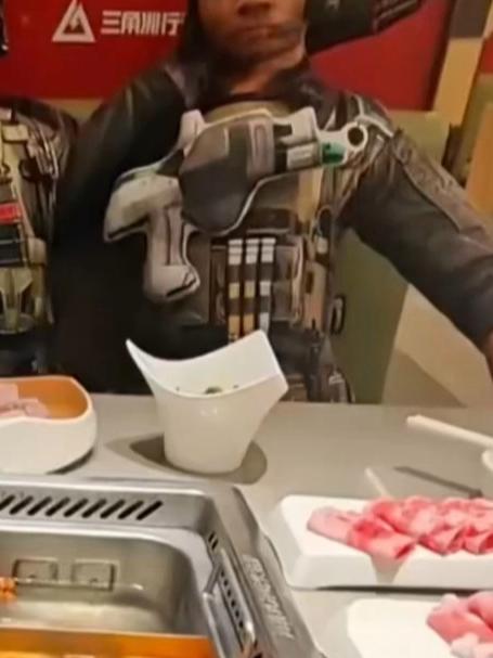 海底捞火锅，与游戏三角洲行动联名