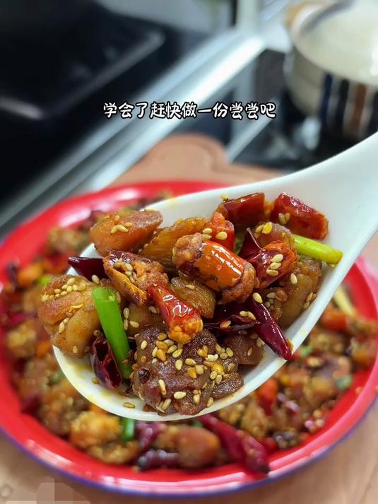 假期最后一天给孩子做了麻辣鲜香的辣子鸡