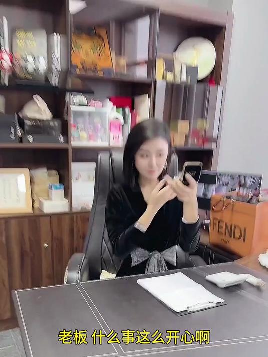 黄鼠狼给鸡拜年,就知道老板没安好心!哼!