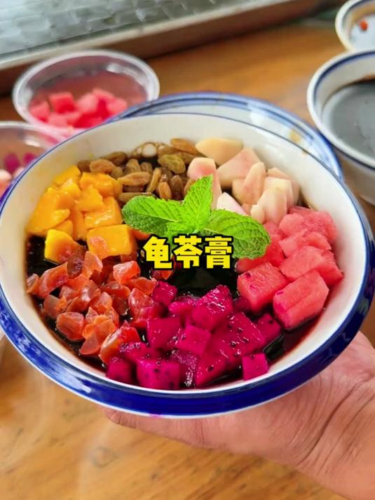 今天做个夏天解渴的非遗美食梧州龟苓膏,用的全部是真材实料!