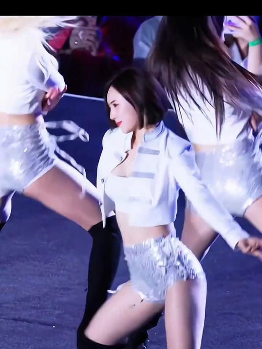 韩国19+女主播性感 韩国女团热舞 这谁顶得住啊 大长腿