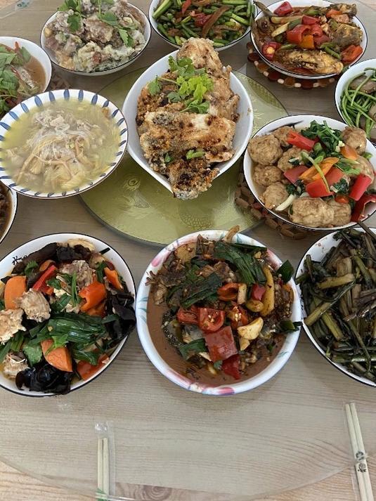 湖北农村过年,妈妈做了一桌朴素的渔民农家菜