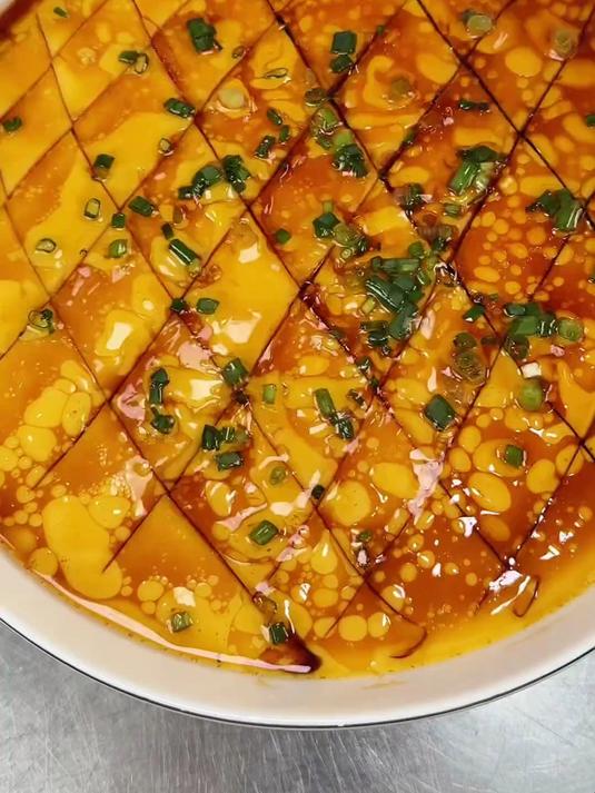 这个水蒸蛋真的没谁了，又嫩又滑，放到嘴巴自己就滑进去了