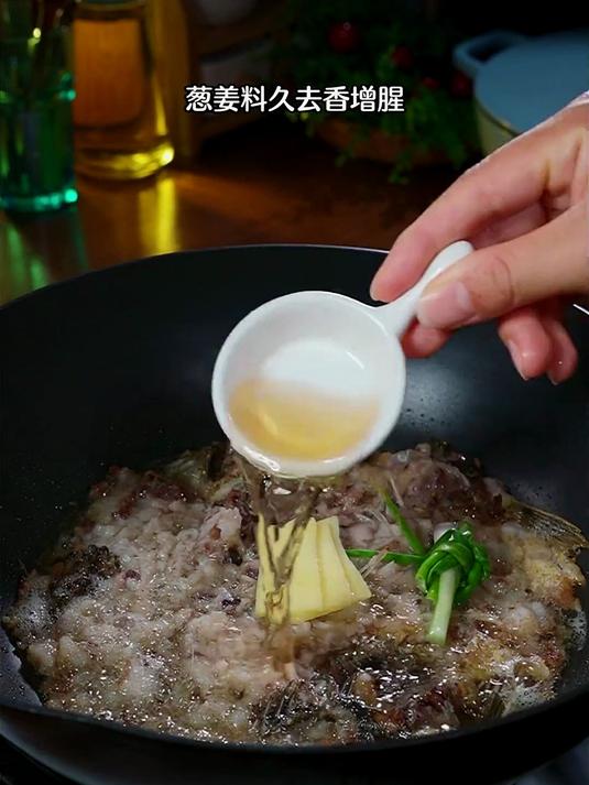 为什么饭店的鲫鱼汤那么香那么好喝?教你正确做饭,汤白如牛奶还