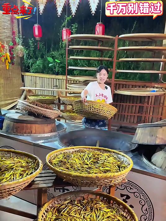 超正的下饭菜黄花菜配上大米饭巨好吃