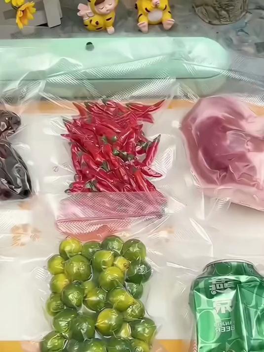 抽真空包装压缩塑封密封袋子,熟食腊肉香肠包装#食物保鲜##真空包装##春夏必备家居神器#