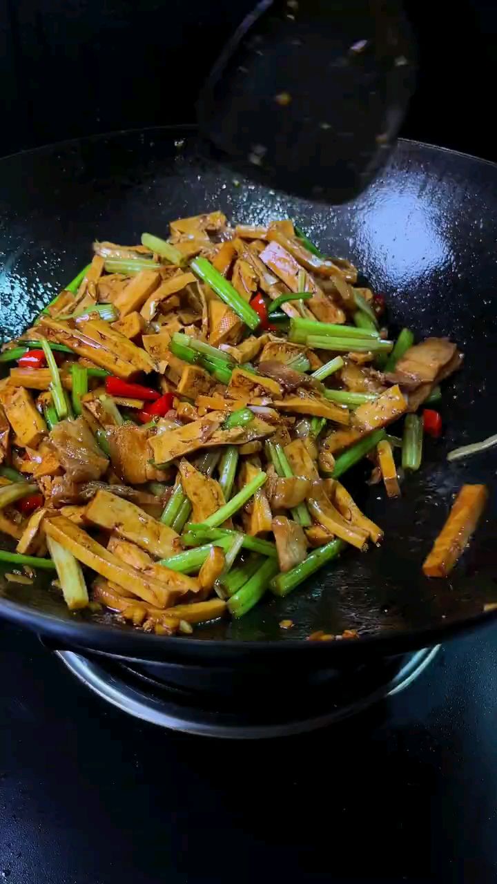 分享美食芹菜炒香干做法