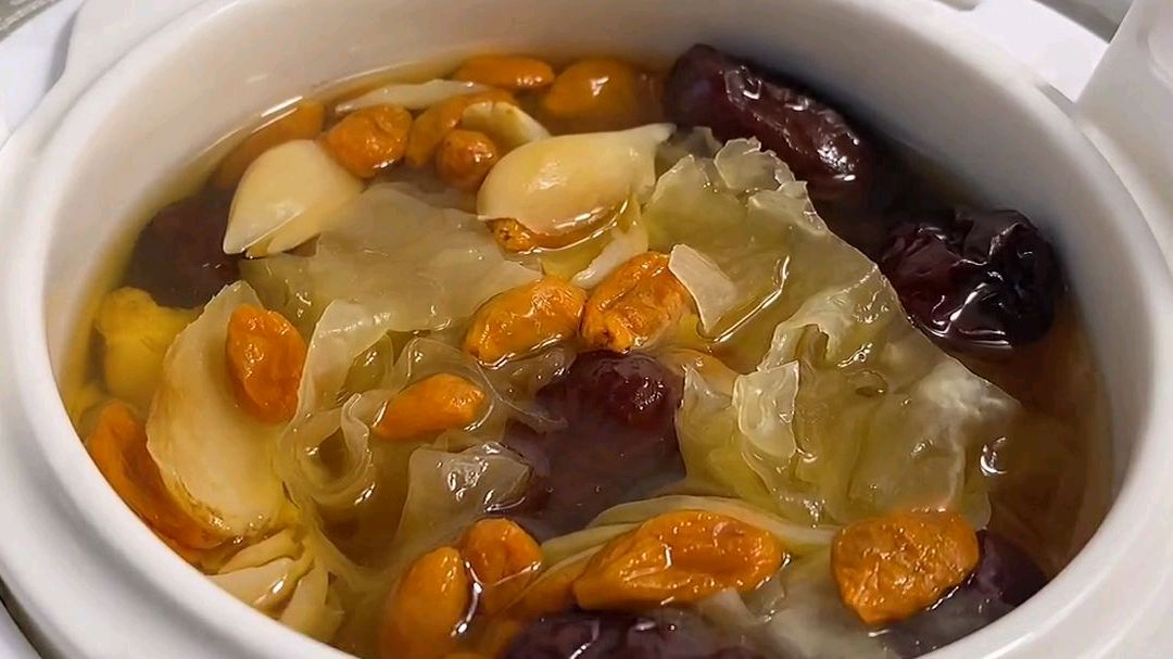 告诉您银耳雪梨燕窝羹的做法,祛痰止咳、润肺去燥很应季@百度动态 @味儿之道 @好看视频创作
